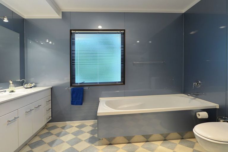 Photo of property in 15a Kent Road, Regent, Whangarei, 0112