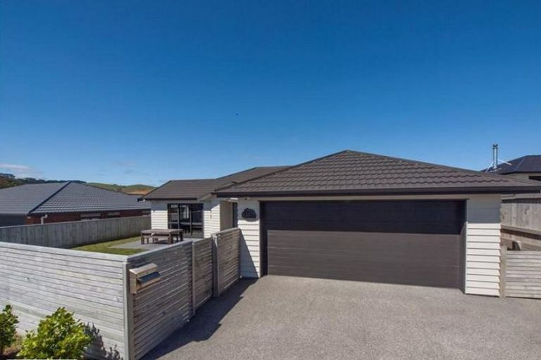 Photo of property in 212 Mark Avenue, Grenada Village, Wellington, 6037