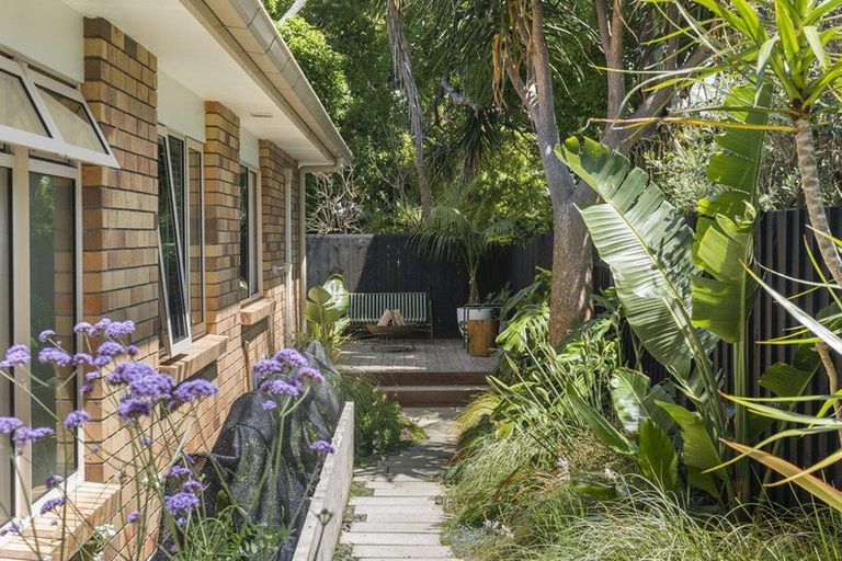 Photo of property in 1/9 Alma Road, Milford, Auckland, 0620