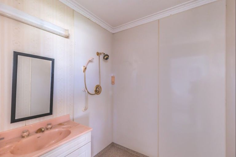 Photo of property in 140 Mako Mako Road, Levin, 5510