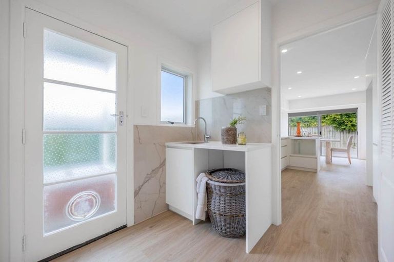 Photo of property in 1/11 Corunna Road, Milford, Auckland, 0620