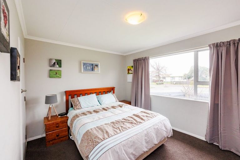 Photo of property in 8 Suzanne Grove, Kelvin Grove, Palmerston North, 4414