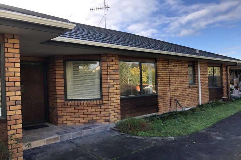 Photo of property in 18 Ruapehu Drive, Fitzherbert, Palmerston North, 4410