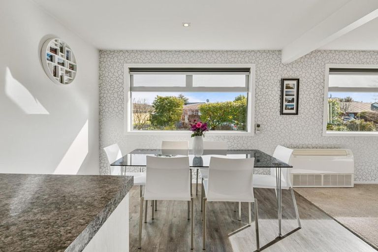 Photo of property in 3 Cam Place, Harewood, Christchurch, 8051