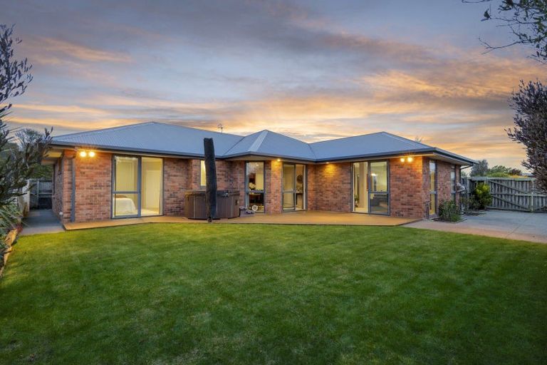 Photo of property in 2 Te Pihopa Way, Aidanfield, Christchurch, 8025