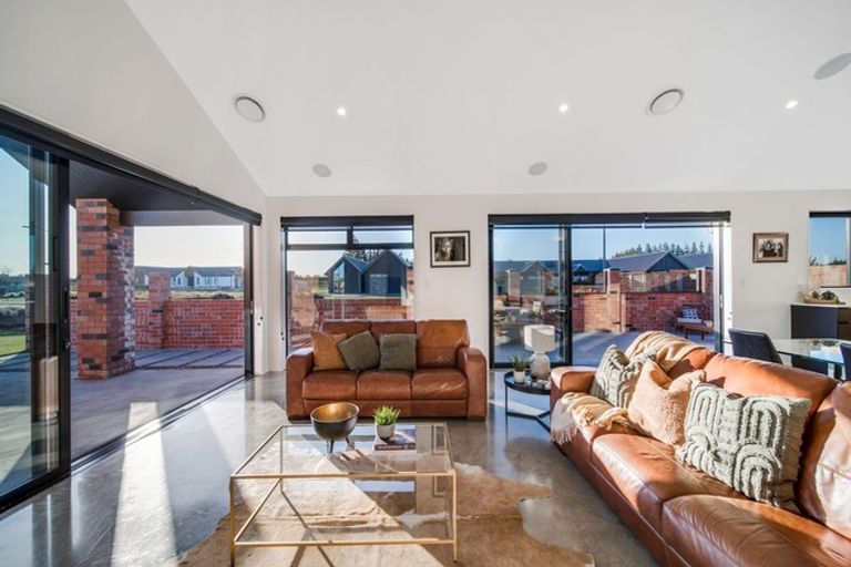 Photo of property in 44 Silver Peaks Drive, West Melton, 7618