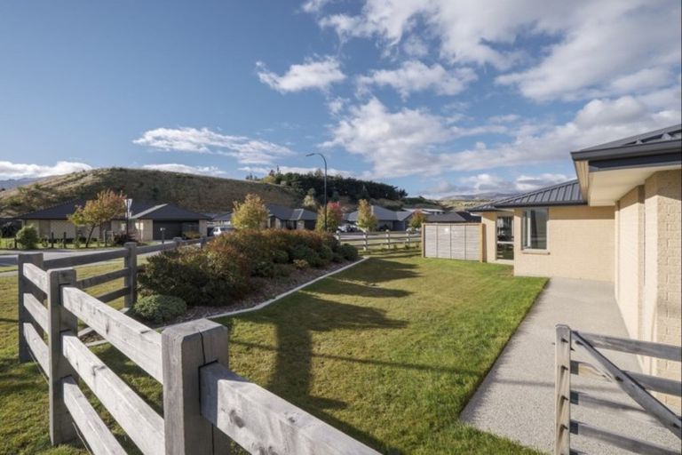 Photo of property in 2 Banbury Terrace, Lower Shotover, Queenstown, 9304