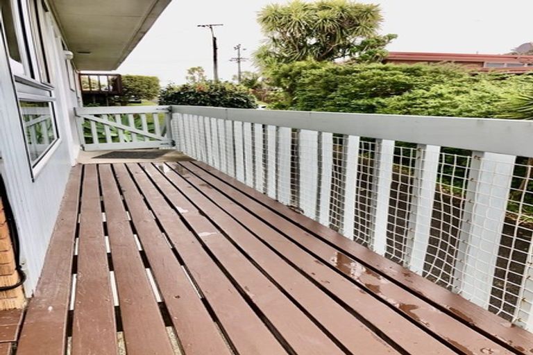 Photo of property in 2/104 Carlisle Road, Browns Bay, Auckland, 0632