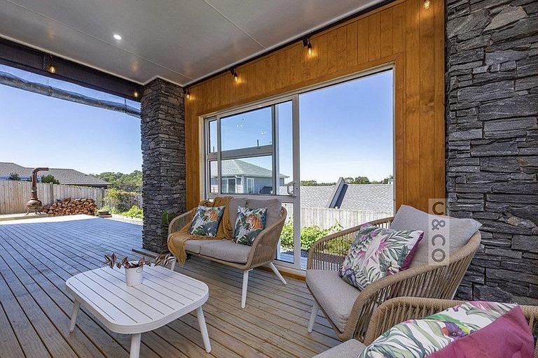 Photo of property in 2 Tauwaka Crescent, Riverhead, 0820