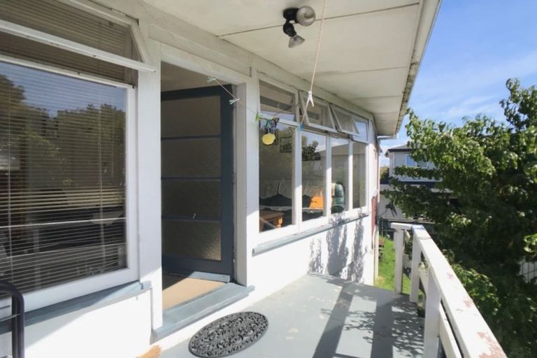 Photo of property in 92a Forrest Hill Road, Forrest Hill, Auckland, 0620