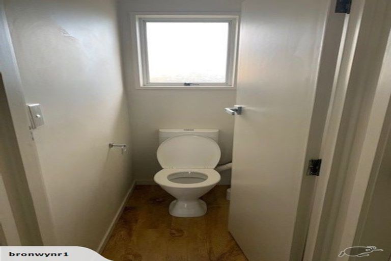 Photo of property in 2/12 Mortlake Street, Islington, Christchurch, 8042