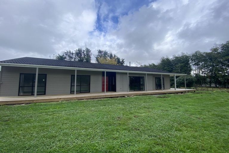 Photo of property in 378 Tararua Road, Levin, 5571