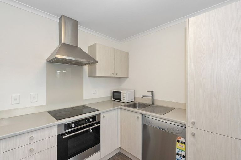 Photo of property in 2 Chiefs Court, Hamilton East, Hamilton, 3216