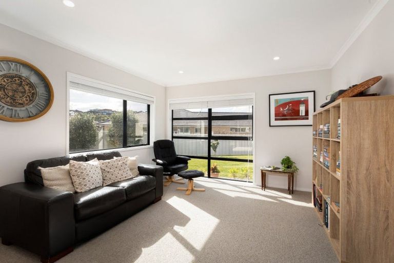 Photo of property in 6 Vantage Place, Omokoroa, 3114