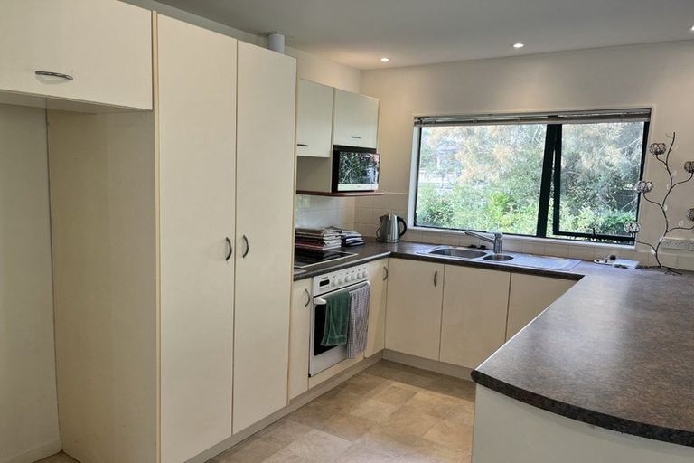 Photo of property in 2/13 Tallington Crescent, Torbay, Auckland, 0630
