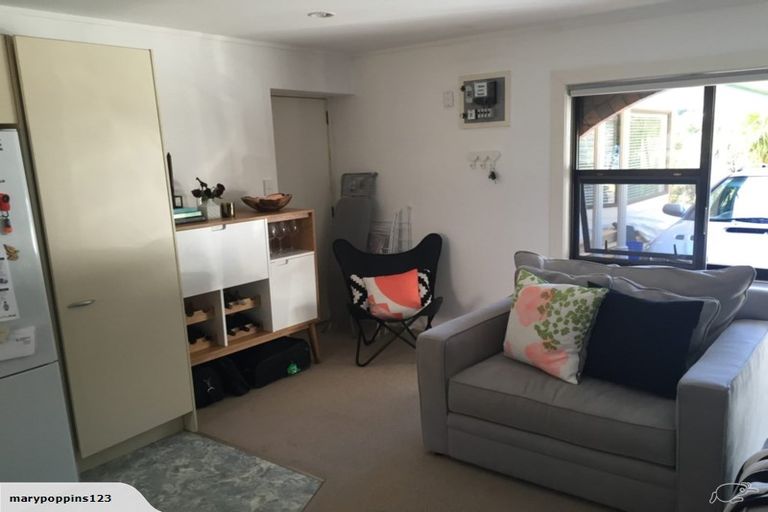 Photo of property in 20 Portsea Place, Chatswood, Auckland, 0626