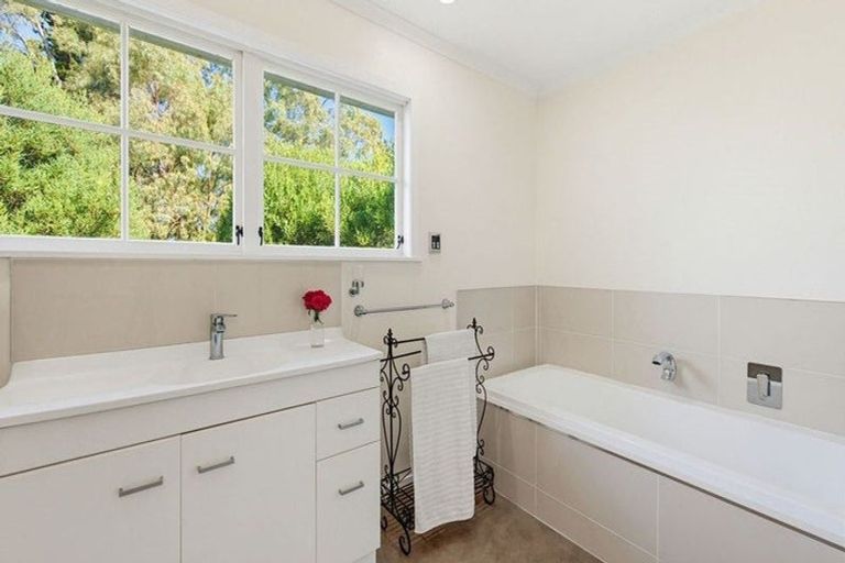 Photo of property in 36 Longview Road, Poraiti, Napier, 4182
