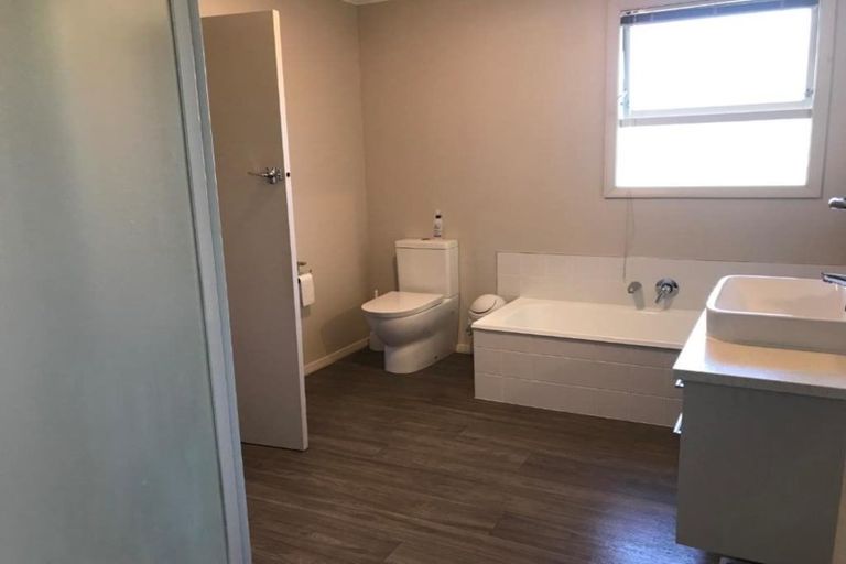 Photo of property in 16 Pulham Crescent, Queenwood, Hamilton, 3210