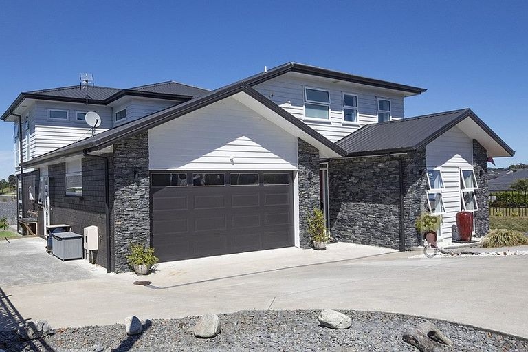 Photo of property in 2 Tauwaka Crescent, Riverhead, 0820