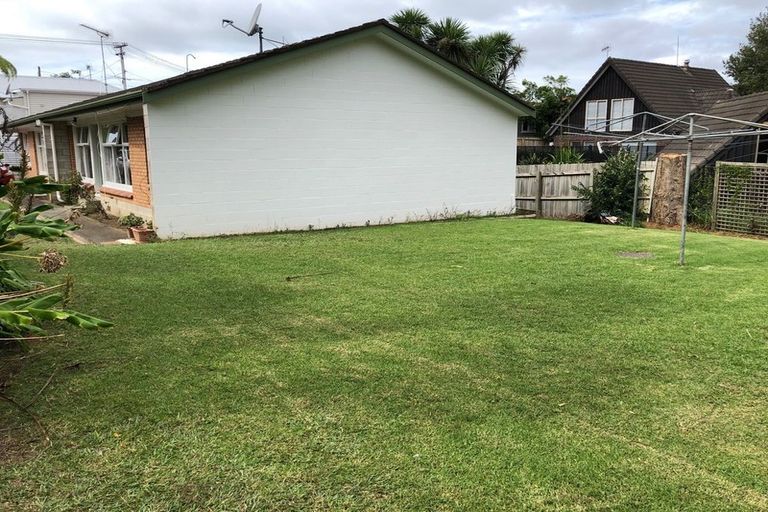 Photo of property in 3/7 Luplau Crescent, Cockle Bay, Auckland, 2014