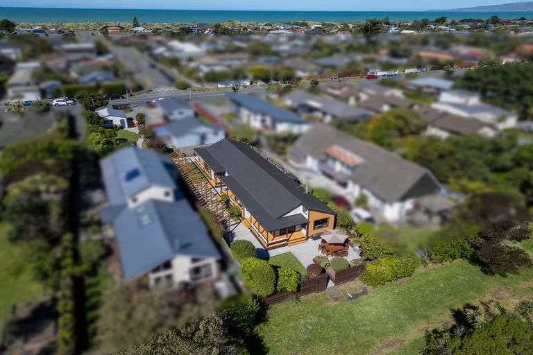 Photo of property in 2/238 Estuary Road, South New Brighton, Christchurch, 8062