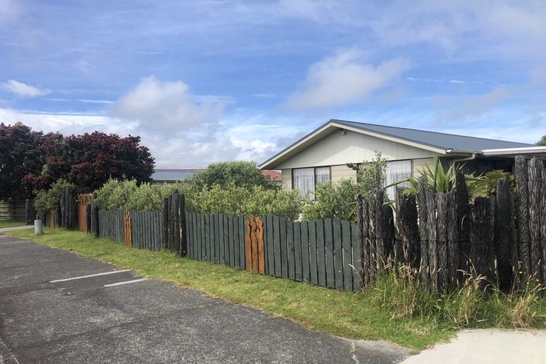 Photo of property in 128 Tutere Street, Waikanae Beach, Waikanae, 5036