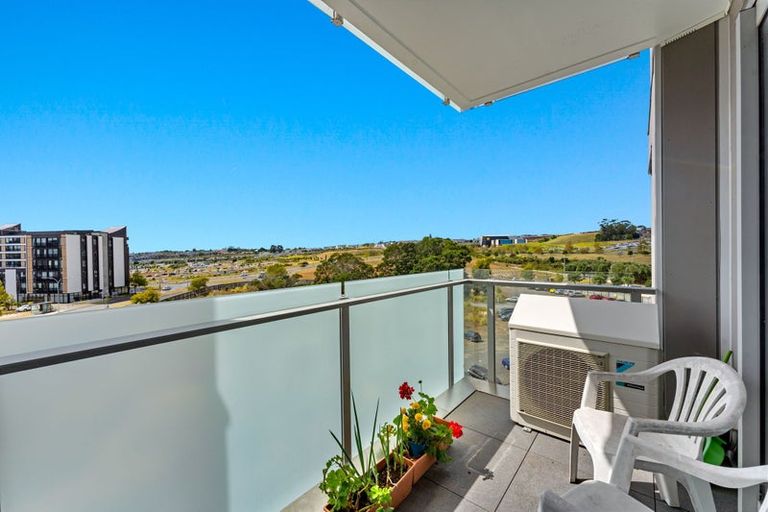 Photo of property in 403/1 Rose Garden Lane, Albany, Auckland, 0632
