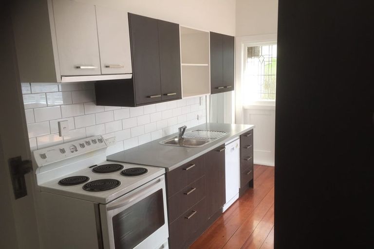 Photo of property in 20 Sugarloaf Road, Brooklyn, Wellington, 6021