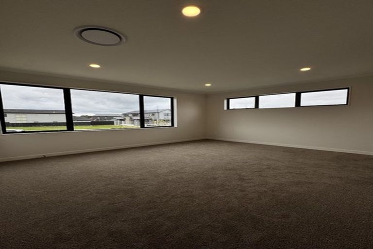 Photo of property in 3 Kikorangi Drive, Wainui, Silverdale, 0992
