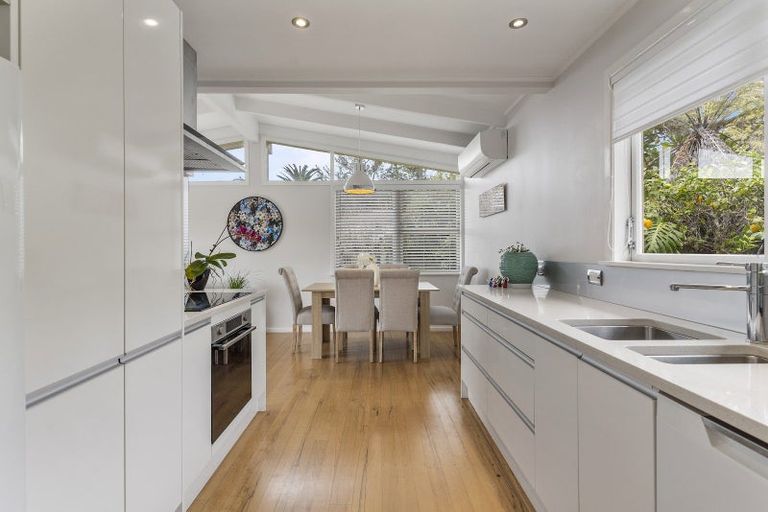 Photo of property in 22 Robbies Road, Shelly Park, Auckland, 2014