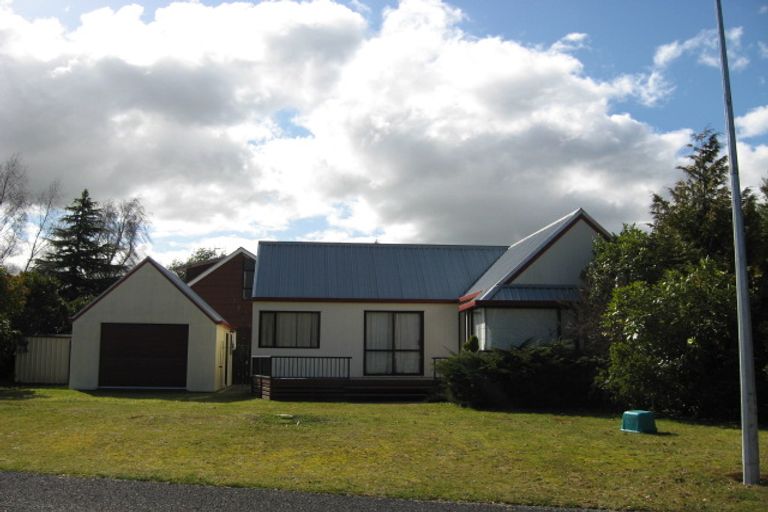 Photo of property in 2/14 Candu Lane, Kinloch, Taupo, 3377