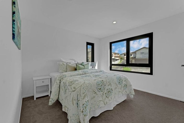 Photo of property in 2d Gordon Stanley Drive, Massey, Auckland, 0614
