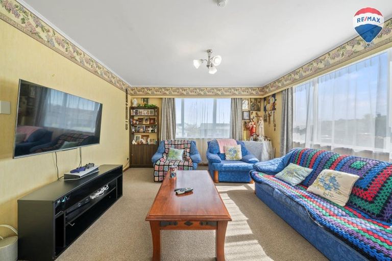 Photo of property in 50 Arahura Crescent, Waitangirua, Porirua, 5024