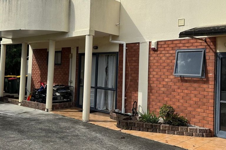 Photo of property in 10 De Havilland Drive, Goodwood Heights, Auckland, 2105