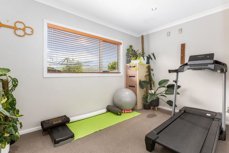 Photo of property in 15 Sumner Terrace, Aotea, Porirua, 5024