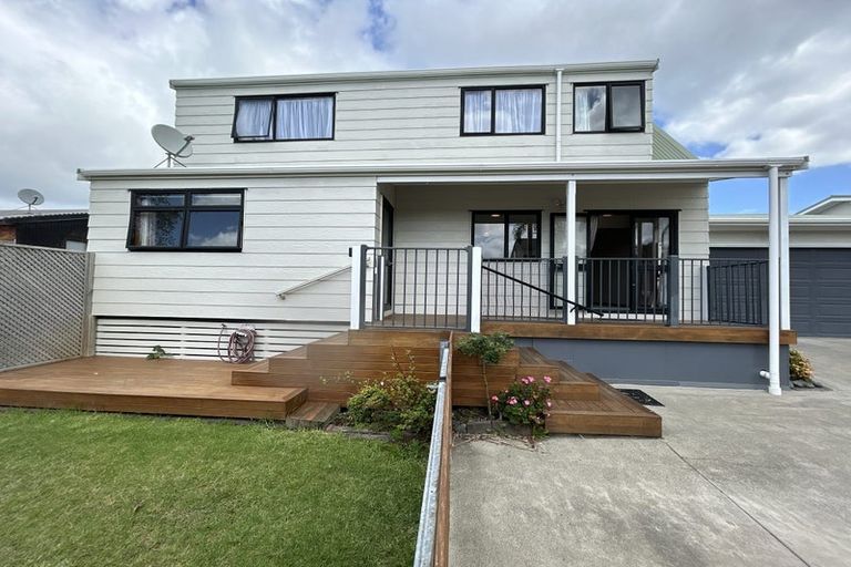 Photo of property in 14a Chablis Place, Henderson, Auckland, 0612