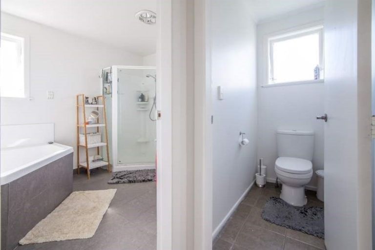 Photo of property in 2/53 Bruce Road, Glenfield, Auckland, 0629