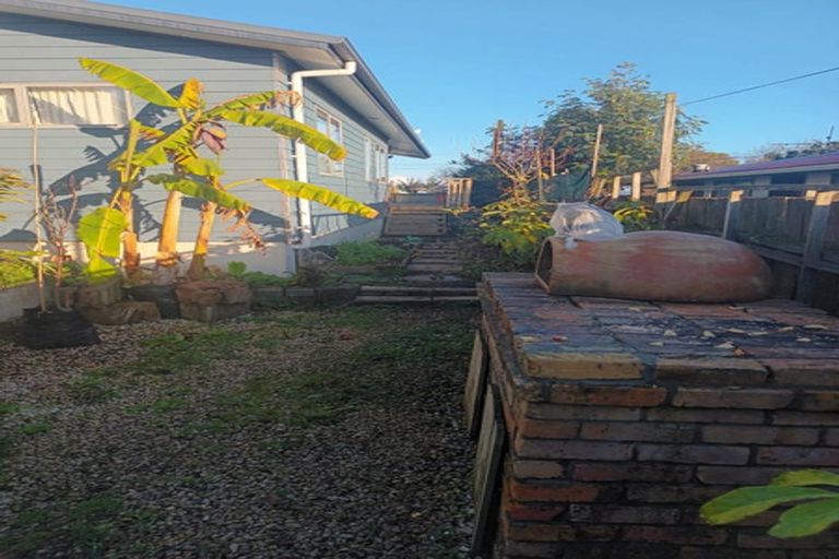 Photo of property in 3 Gazelle Avenue, Beach Haven, Auckland, 0626