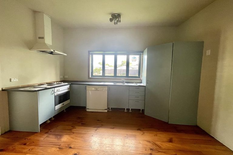 Photo of property in 21 Don Buck Road, Massey, Auckland, 0614