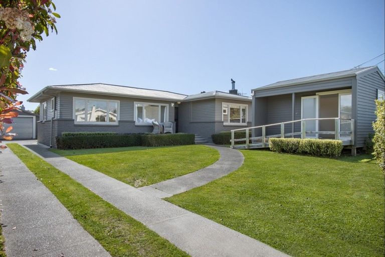 Photo of property in 7 Palmerston Road, Havelock North, 4130