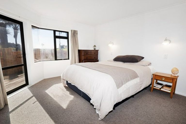 Photo of property in 32 Marine Parade, Mount Maunganui, 3116