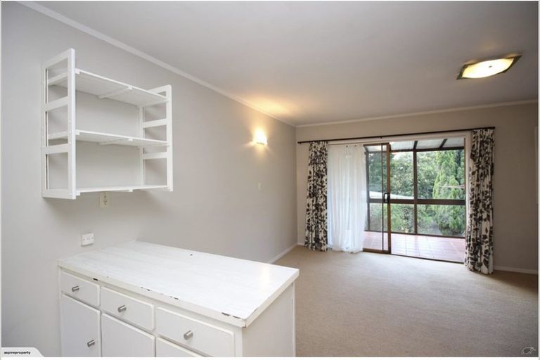 Photo of property in 1/404 Glenfield Road, Glenfield, Auckland, 0629