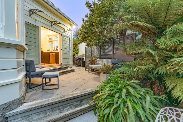 Photo of property in 72 Hargest Crescent, Saint Clair, Dunedin, 9012