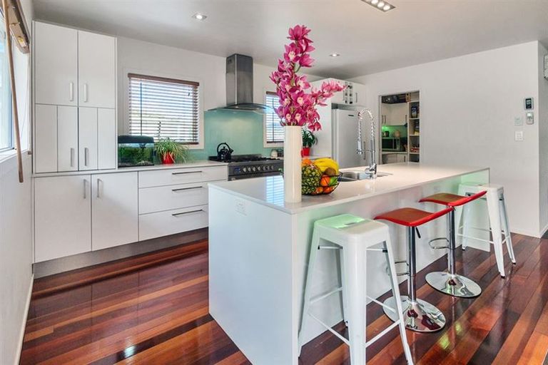 Photo of property in 14 Gavinike Place, Waimauku, 0812