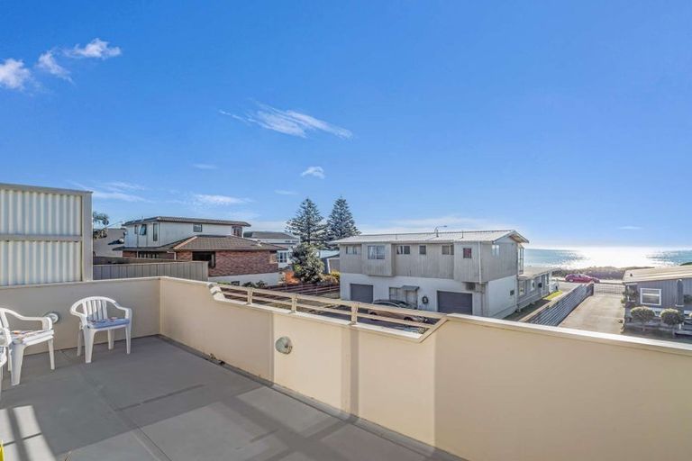Photo of property in 1/186 Marine Parade, Mount Maunganui, 3116