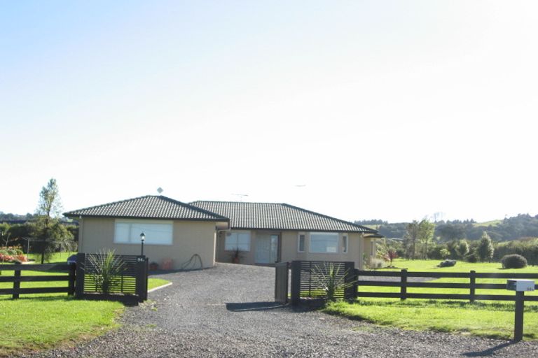 Photo of property in 94a Ranfurly Road, Alfriston, Auckland, 2105
