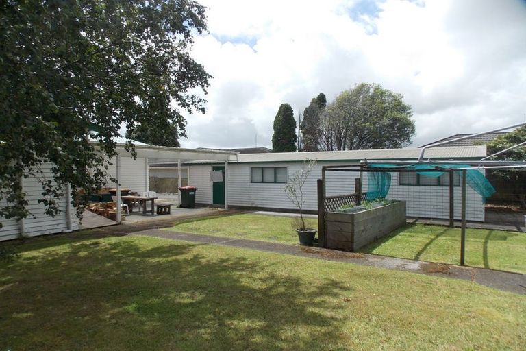 Photo of property in 5 Clausen Street, Takaro, Palmerston North, 4412