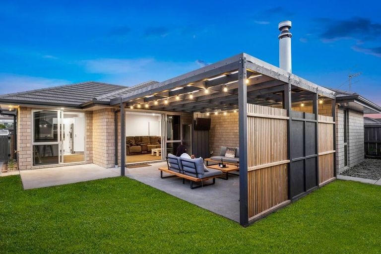 Photo of property in 22 Rainey Crescent, Papamoa Beach, Papamoa, 3118