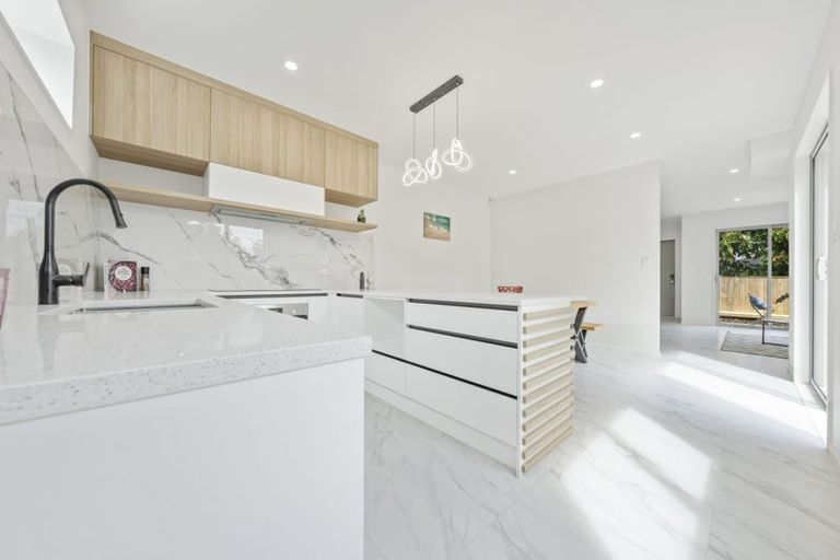 Photo of property in 298e Sunset Road, Windsor Park, Auckland, 0632