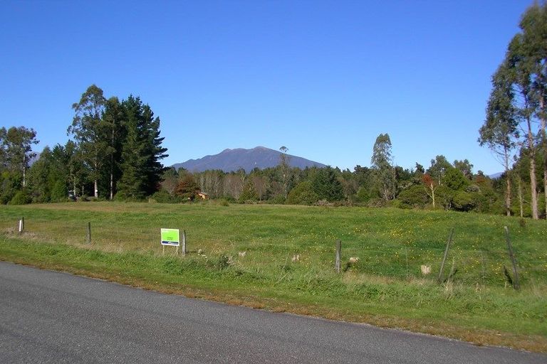 Photo of property in Arnold Road, Moana, 7872